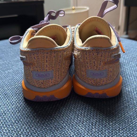 LeBron XX basketball sneakers - Picture 3 of 3